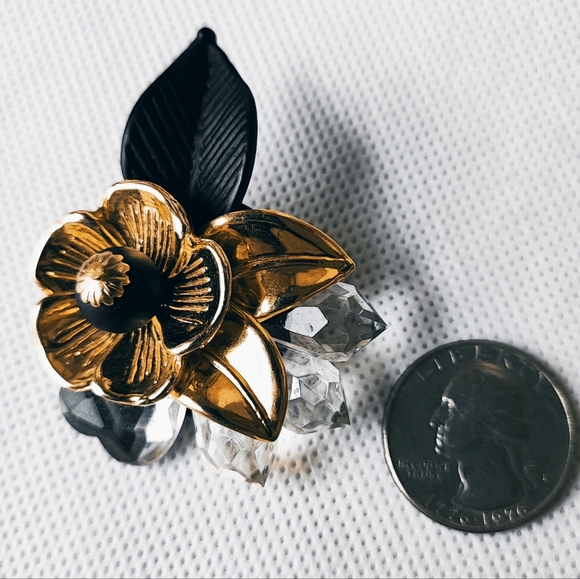 Shiny Gold Tone Brooch Matte Black Leaf Clear Lucite Faceted Accents Vintage - Picture 7 of 10